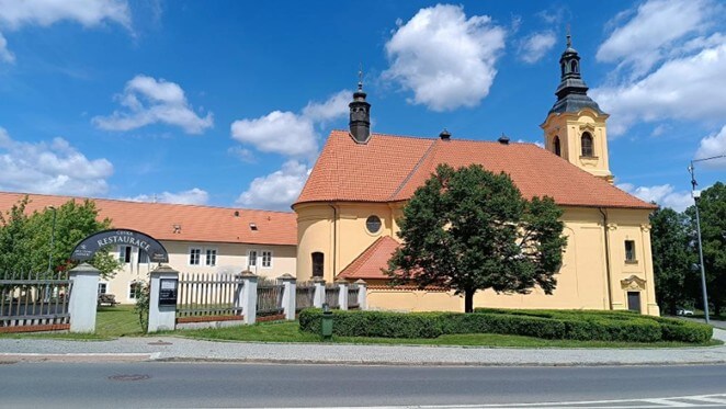 Kostel poblíž zámku Dobříš