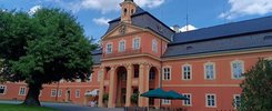 Zámek Dobříš, rokokové průčelí s věží